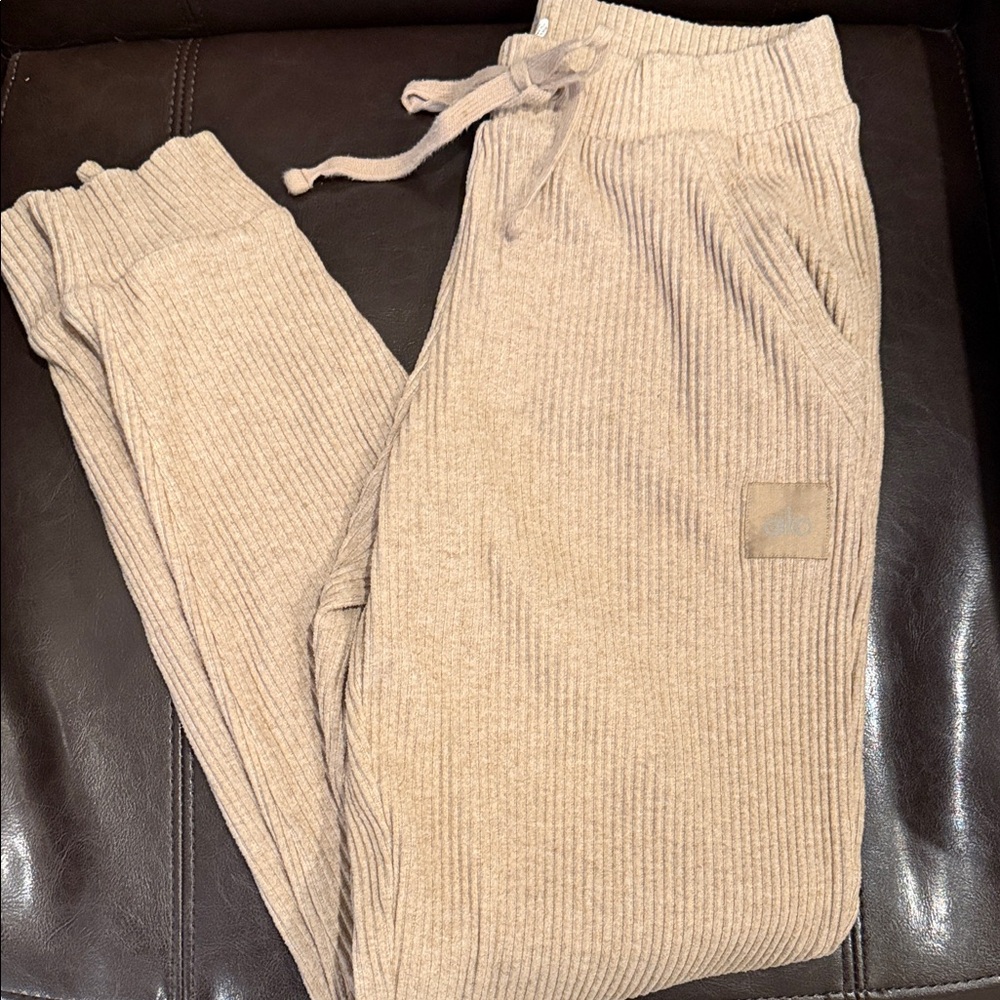 ALO Yoga Muse jogger sweatpants- XS in gravel heather